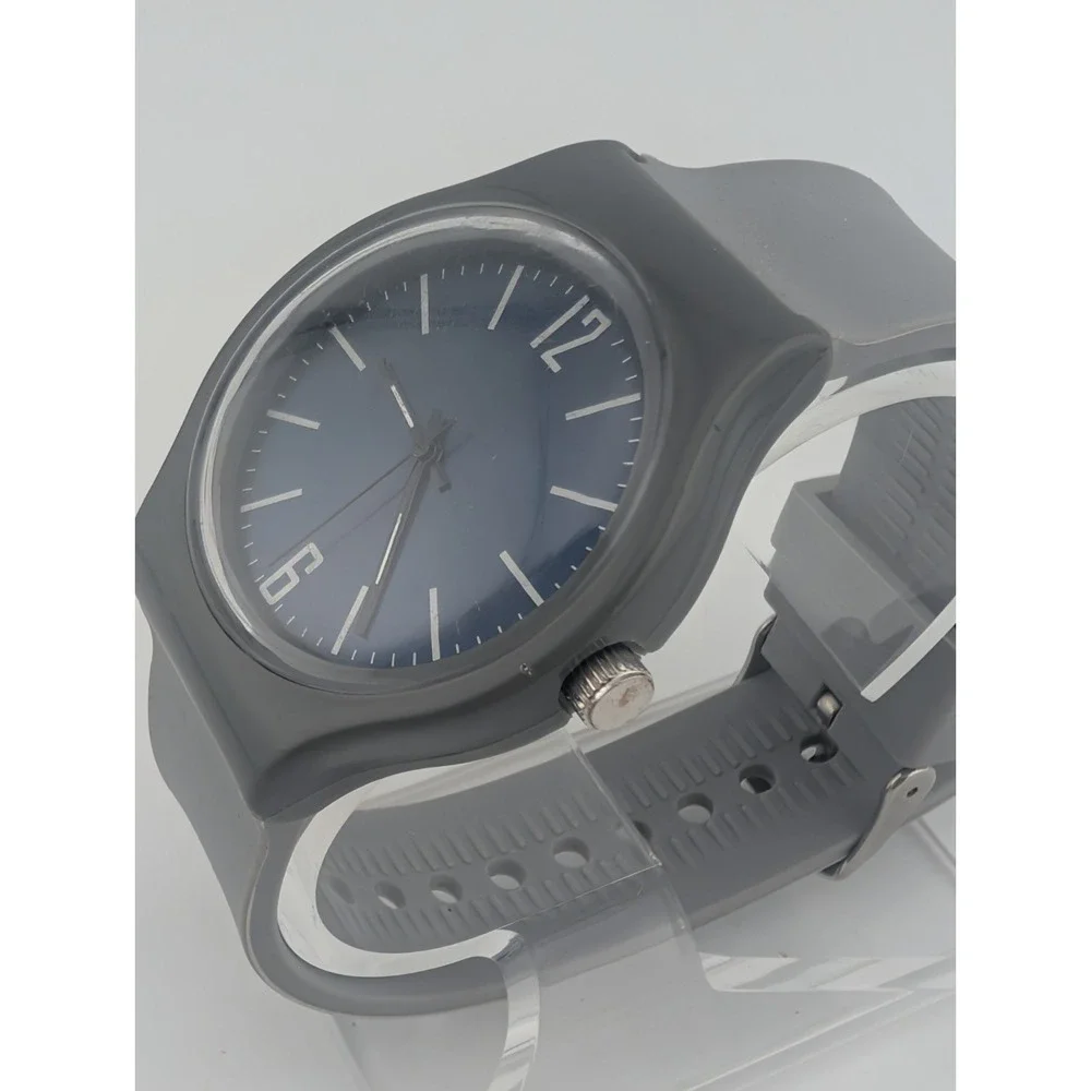 Men's Quartz Watch 41mm Plastic Case Gray Silicone Band- New‎ Battery